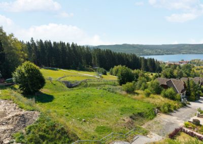 Vyznačený pozemek projektu apartmánů v Lipně nad Vltavou